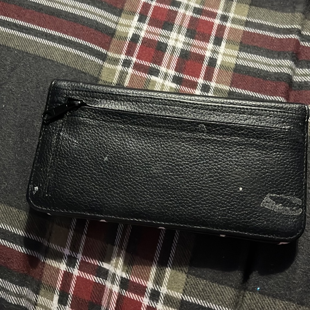 Barely used zip around checkbook cover in black/white with minor imperfections - Picture 4 of 6